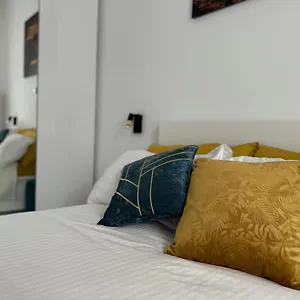 https://chanel-apartment.italymilanhotels.net